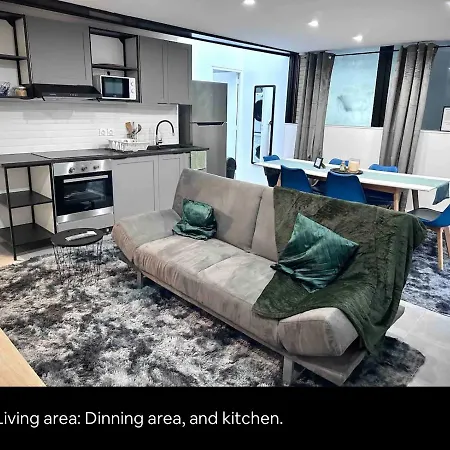 Apartment Modern Family 20mins From / 45mins From Paris