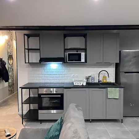 Modern Family 20mins From / 45mins From Paris Apartment *